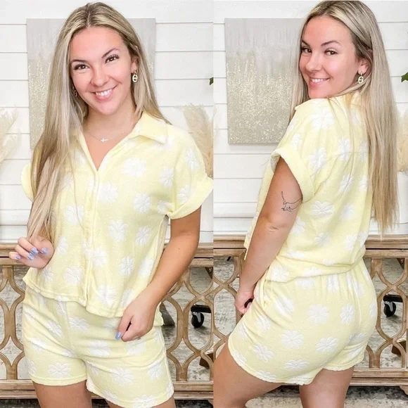 White Birch “It’s No Bother” Yellow with Daisies Terrycloth Button Down Shirt - Picture 7 of 7